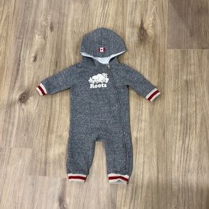 Roots one piece with zipper 6-12m